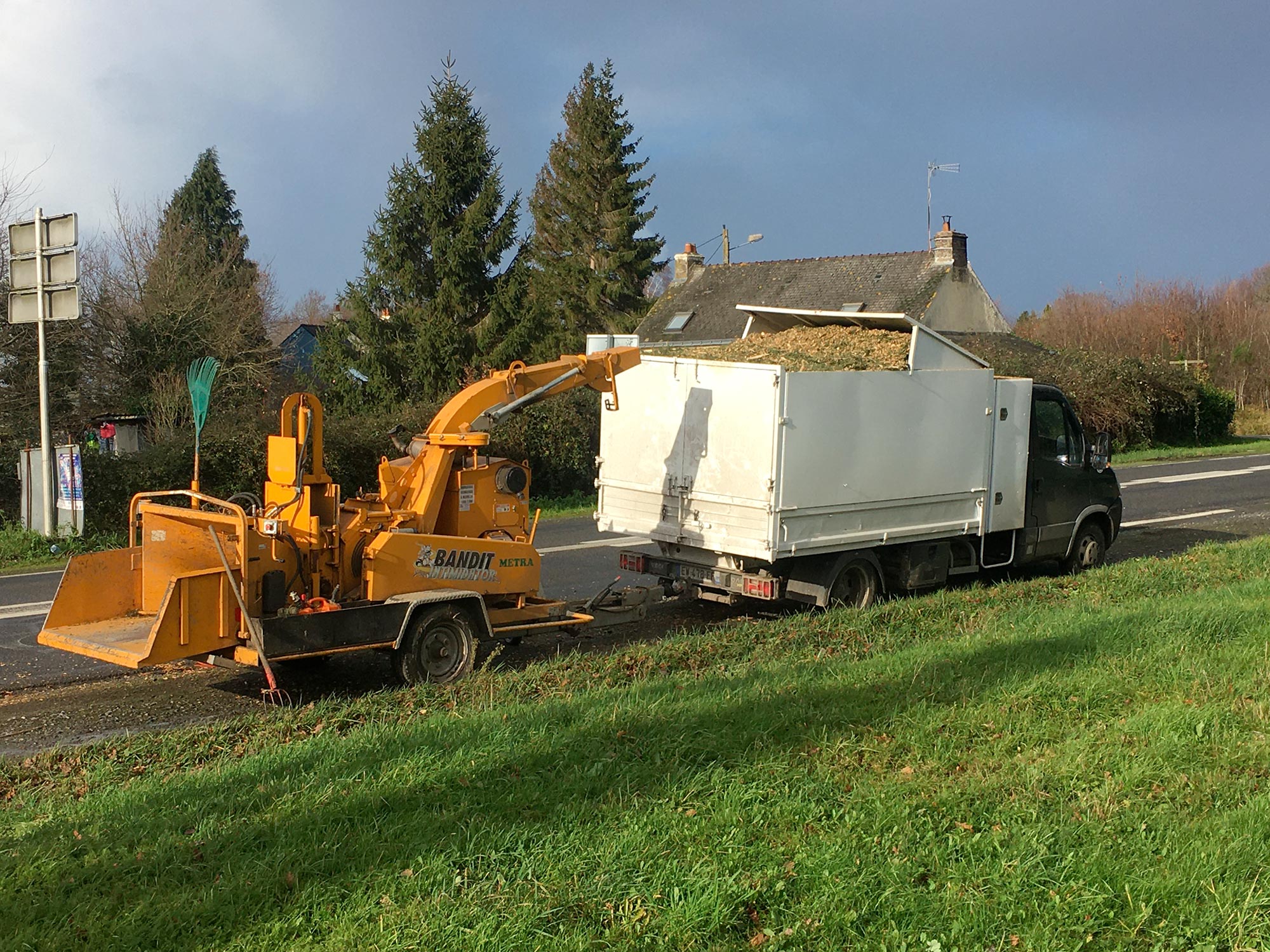 OA Paysages broyages des arbres et déchets branches après abattage des arbres Guemené Penfao Redon Plessé